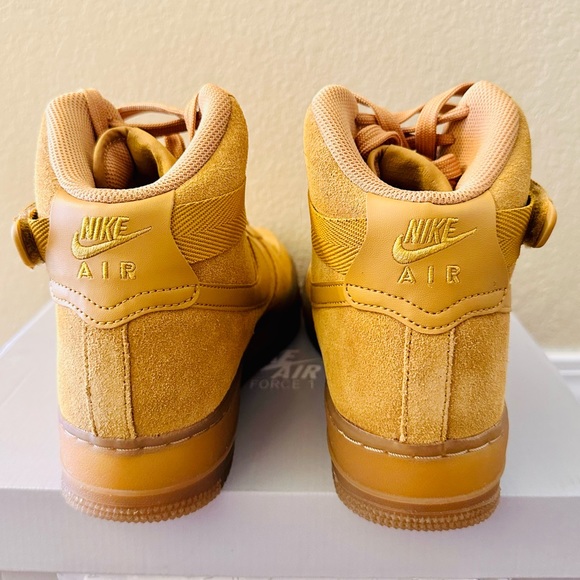 NEW IN BOX!! Unisex Nike Wheat Air Force 1 High LE GS Sneakers - Picture 7 of 11